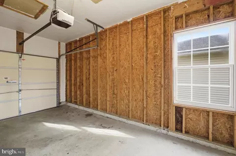 Entry Way - 807 Eastern Point Rd, Annapolis, MD 21401 photo 2 of 3