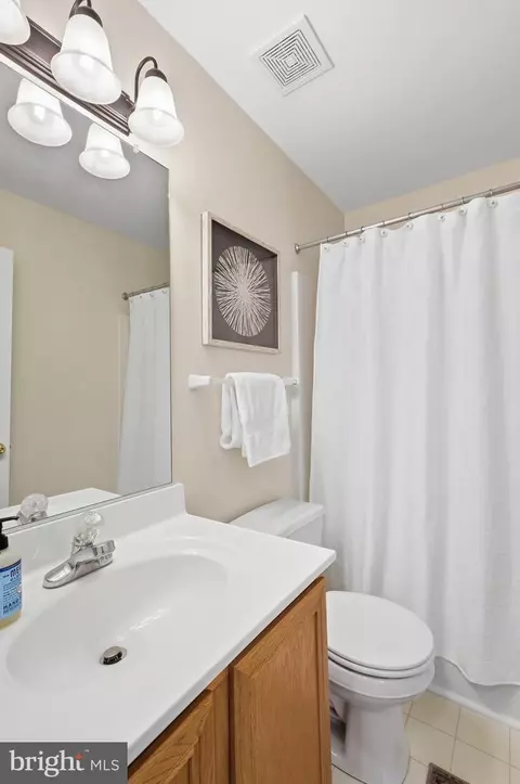 Bath - 807 Eastern Point Rd, Annapolis, MD 21401 photo 1 of 3