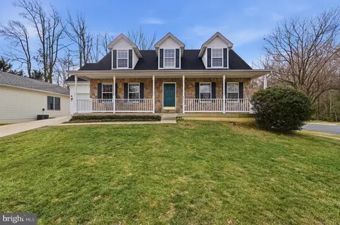 Exterior - 807 Eastern Point Rd, Annapolis, MD 21401 photo 2 of 9