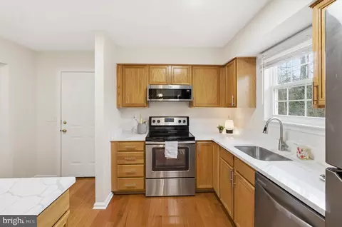 Kitchen - 807 Eastern Point Rd, Annapolis, MD 21401 photo 3 of 5