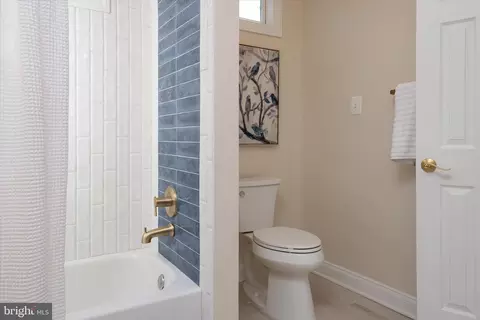 Bath - 304 Gatsby Pl, Edgewater, MD 21037 photo 6 of 8