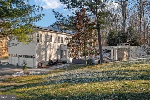 Exterior - 304 Gatsby Pl, Edgewater, MD 21037 photo 7 of 14