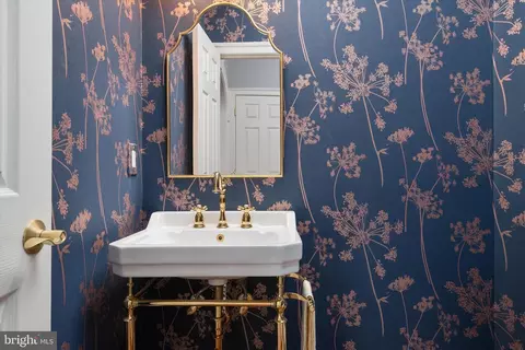 Bath - 304 Gatsby Pl, Edgewater, MD 21037 photo 1 of 8
