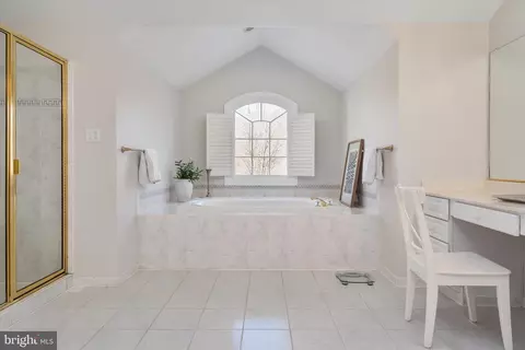 Bath - 304 Gatsby Pl, Edgewater, MD 21037 photo 2 of 8