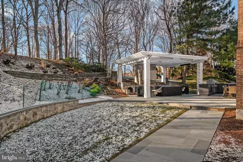 Exterior - 304 Gatsby Pl, Edgewater, MD 21037 photo 8 of 14