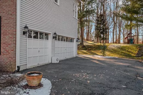 Exterior - 304 Gatsby Pl, Edgewater, MD 21037 photo 5 of 14