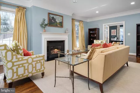 Living - 304 Gatsby Pl, Edgewater, MD 21037 photo 1 of 3