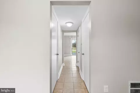 Entry Way - 1388 Primrose Rd, Annapolis, MD 21403 photo 2 of 4