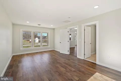 Living - 1546 Ridgely Dr, Edgewater, MD 21037 photo 4 of 5