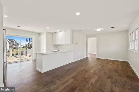 Living - 1546 Ridgely Dr, Edgewater, MD 21037 photo 3 of 5