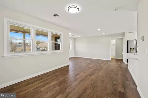 Living - 1546 Ridgely Dr, Edgewater, MD 21037 photo 1 of 5