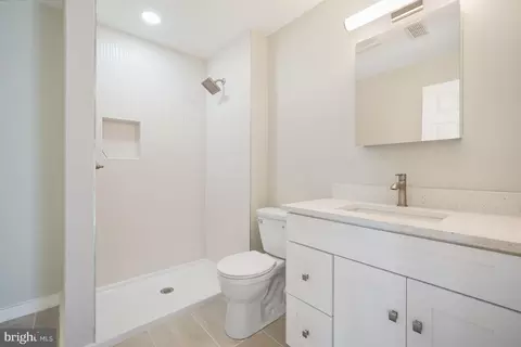 Bath - 1546 Ridgely Dr, Edgewater, MD 21037 photo 1 of 1