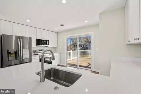 Kitchen - 1546 Ridgely Dr, Edgewater, MD 21037 photo 2 of 5