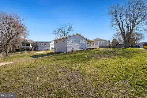 Exterior - 1546 Ridgely Dr, Edgewater, MD 21037 photo 2 of 11