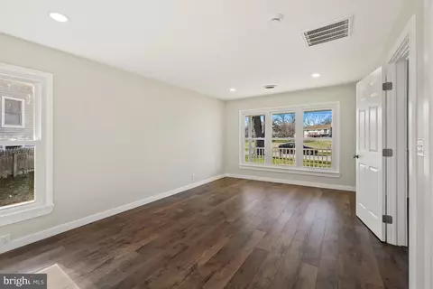 Living - 1546 Ridgely Dr, Edgewater, MD 21037 photo 5 of 5