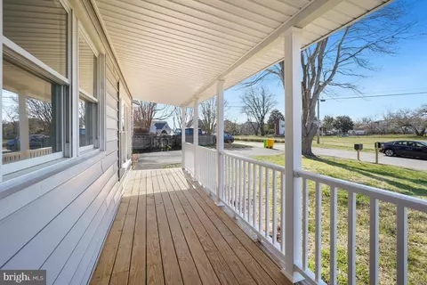 Exterior - 1546 Ridgely Dr, Edgewater, MD 21037 photo 4 of 11