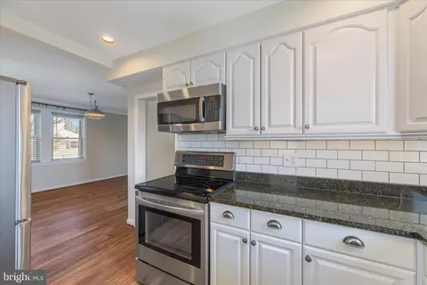 Kitchen - 168 Meadow Rd, Pasadena, MD 21122 photo 4 of 4