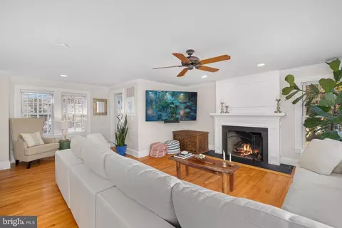 Living - 1138 Mayo Rd, Edgewater, MD 21037 photo 1 of 1