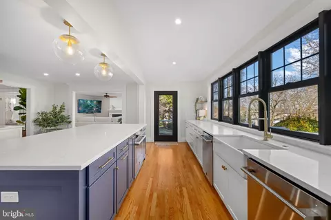 Kitchen - 1138 Mayo Rd, Edgewater, MD 21037 photo 8 of 10