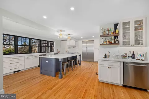 Kitchen - 1138 Mayo Rd, Edgewater, MD 21037 photo 3 of 10