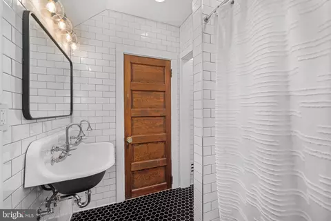 Bath - 1138 Mayo Rd, Edgewater, MD 21037 photo 3 of 3