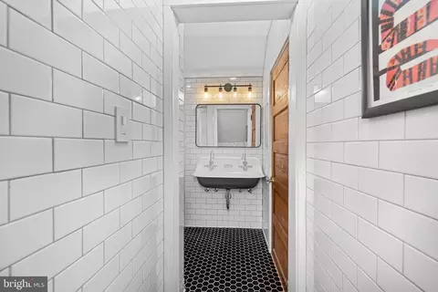Entry Way - 1138 Mayo Rd, Edgewater, MD 21037 photo 1 of 1