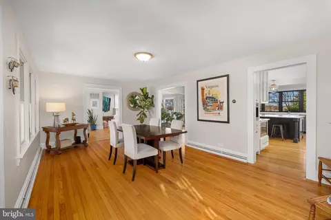 Dining - 1138 Mayo Rd, Edgewater, MD 21037 photo 3 of 3