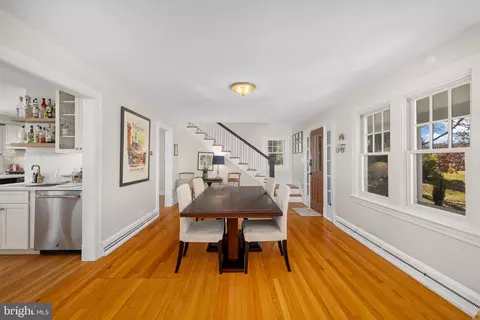 Dining - 1138 Mayo Rd, Edgewater, MD 21037 photo 2 of 3