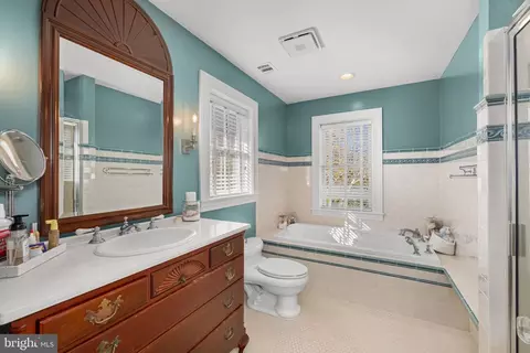 Bath - 1138 Mayo Rd, Edgewater, MD 21037 photo 1 of 3