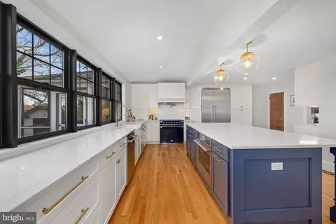 Kitchen - 1138 Mayo Rd, Edgewater, MD 21037 photo 6 of 10