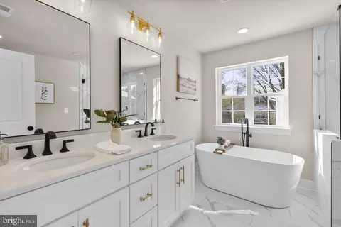 Bath - 7970 Marion Ave, Pasadena, MD 21122 photo 1 of 4