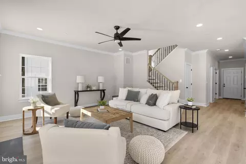 Living - 7970 Marion Ave, Pasadena, MD 21122 photo 3 of 4