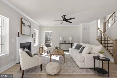 Living - 7970 Marion Ave, Pasadena, MD 21122 photo 2 of 4