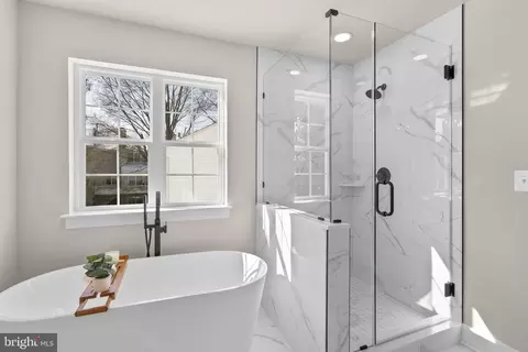 Bath - 7970 Marion Ave, Pasadena, MD 21122 photo 2 of 4