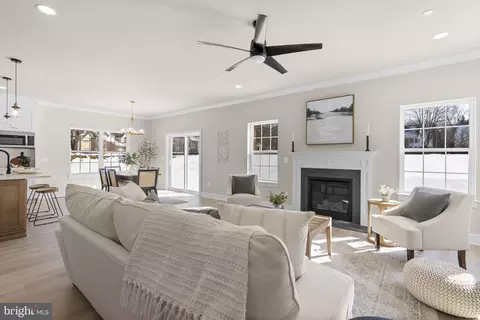 Living - 7970 Marion Ave, Pasadena, MD 21122 photo 4 of 4