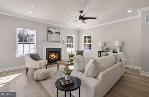 Living - 7970 Marion Ave, Pasadena, MD 21122 photo 1 of 4