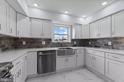 8424 Smallwood Ct, Pasadena, MD 21122
