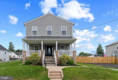 8424 Smallwood Ct, Pasadena, MD 21122