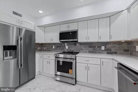 Kitchen - 8424 Smallwood Ct, Pasadena, MD 21122 photo 2 of 2
