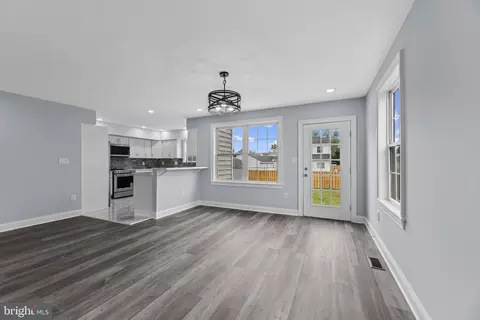 Living - 8424 Smallwood Ct, Pasadena, MD 21122 photo 3 of 4