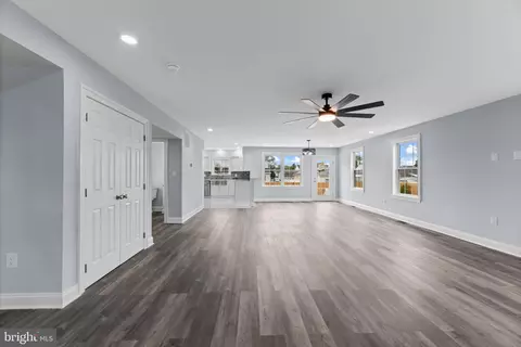Living - 8424 Smallwood Ct, Pasadena, MD 21122 photo 1 of 4