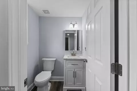 Entry Way - 8424 Smallwood Ct, Pasadena, MD 21122 photo 2 of 4