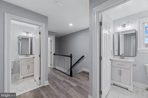 Entry Way - 8424 Smallwood Ct, Pasadena, MD 21122 photo 3 of 4
