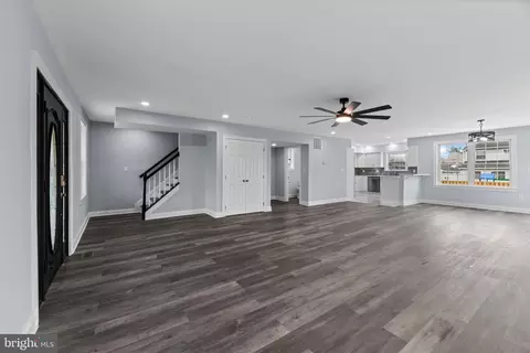 Entry Way - 8424 Smallwood Ct, Pasadena, MD 21122 photo 1 of 4