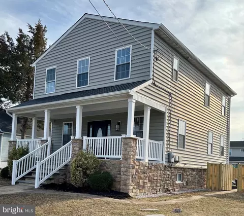 8424 Smallwood Ct, Pasadena, MD 21122