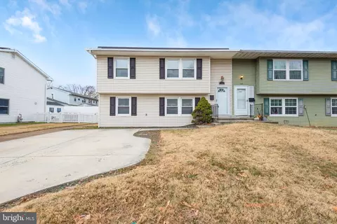 724 Chapelgate Dr, Odenton, MD 21113