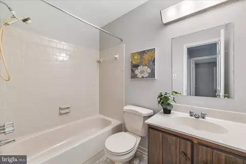 Bath - 1254 Masters Dr, Arnold, MD 21012 photo 2 of 4