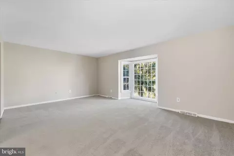 Living - 1254 Masters Dr, Arnold, MD 21012 photo 2 of 6
