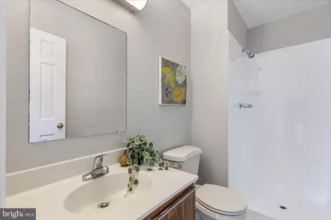 Bath - 1254 Masters Dr, Arnold, MD 21012 photo 3 of 4
