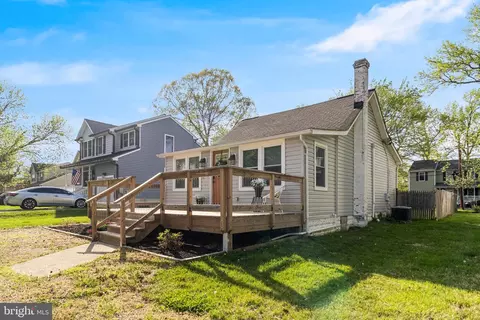 5063 Lerch Dr, Shady Side, MD 20764